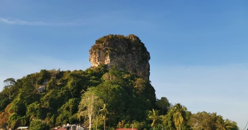 Bukit Mak Cun Kedah - destinasi hiking dengan pemandangan indah dekat homestay Tuah Suci