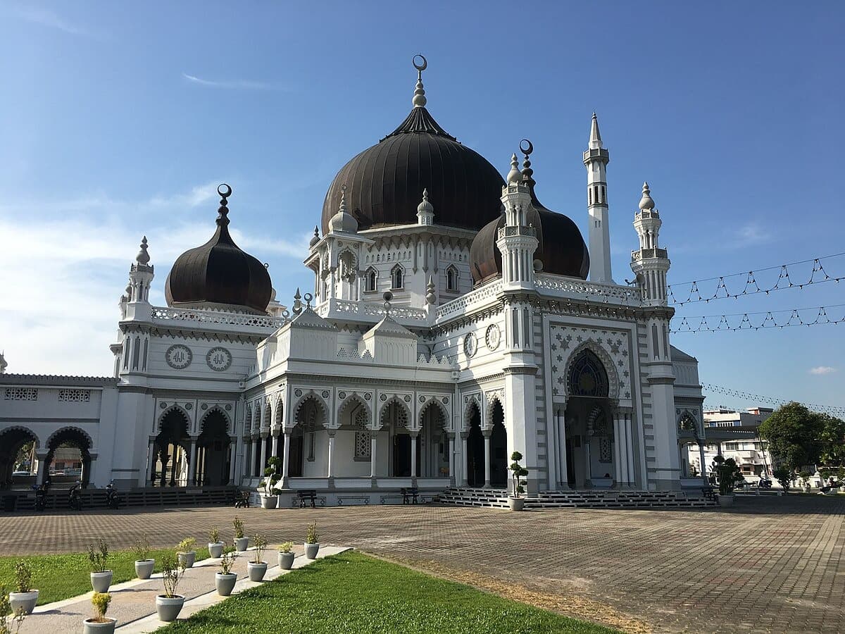 Masjid Zahir Alor Setar - masjid bersejarah dengan seni bina Islam indah berhampiran homestay Kedah