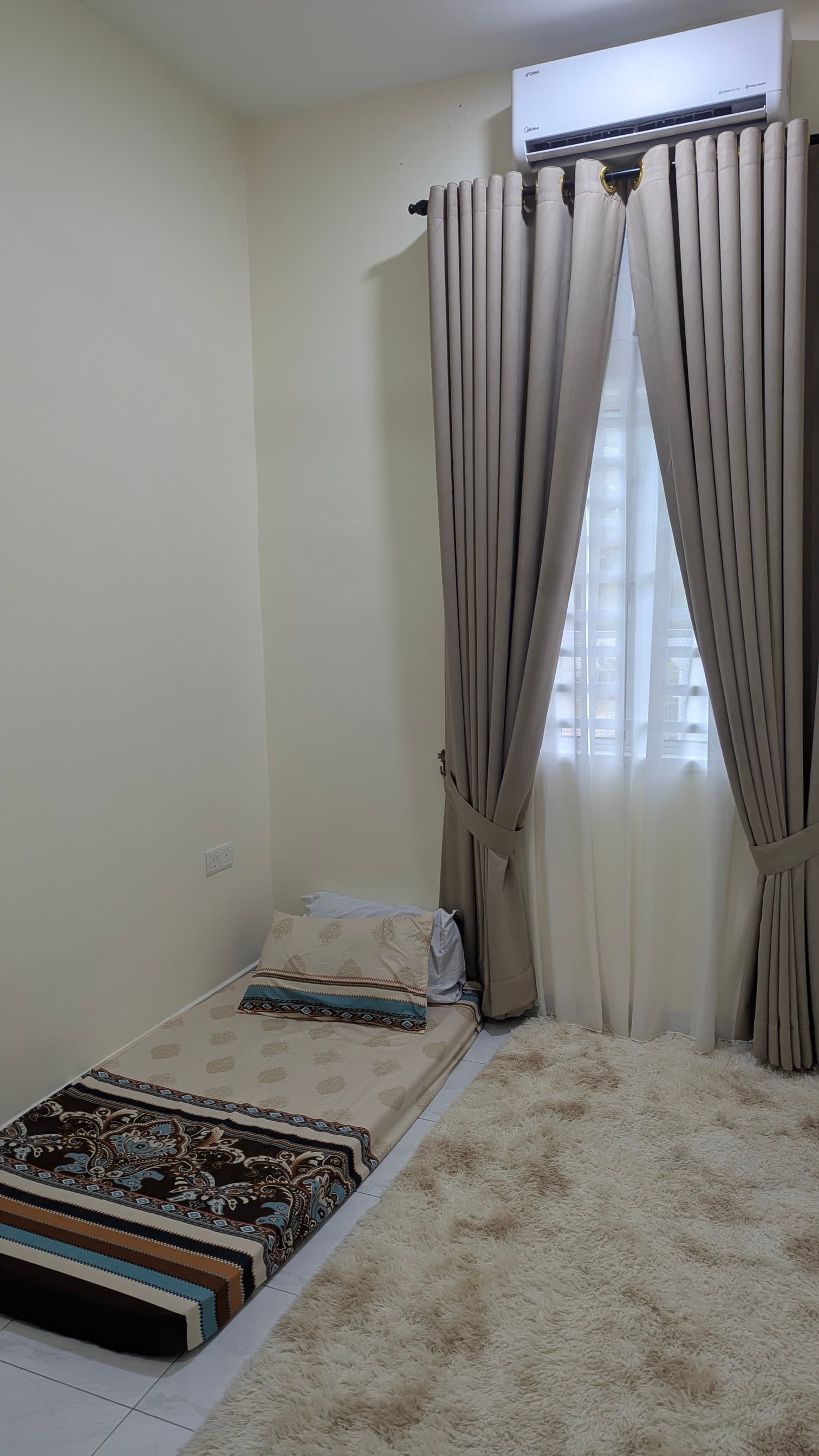 Bilik tidur ketiga dengan tilam single & penghawa dingin